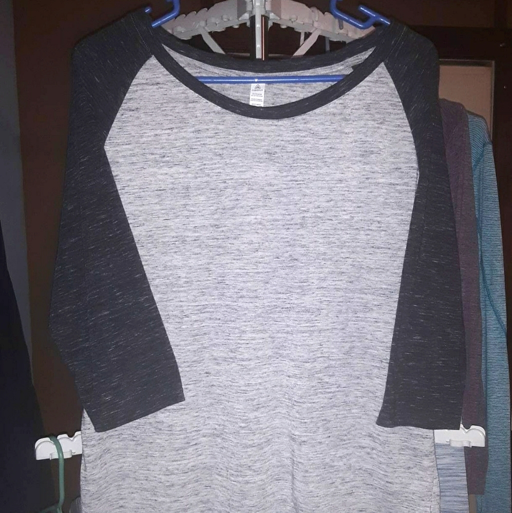 Firefly NWOT Women's Medium 3/4 Sleeve Shirt-Gray